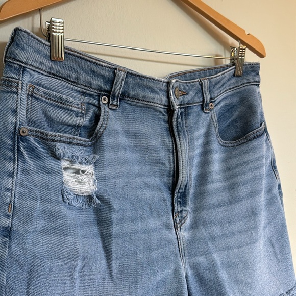 American Eagle Outfitters Mom Denim Short Distressed 14 Medium Blue • - Picture 2 of 6